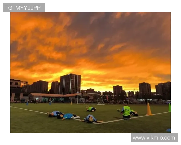 轩轩足球带你领略绿茵场上的激情与梦想一起追逐足球的快乐与友谊